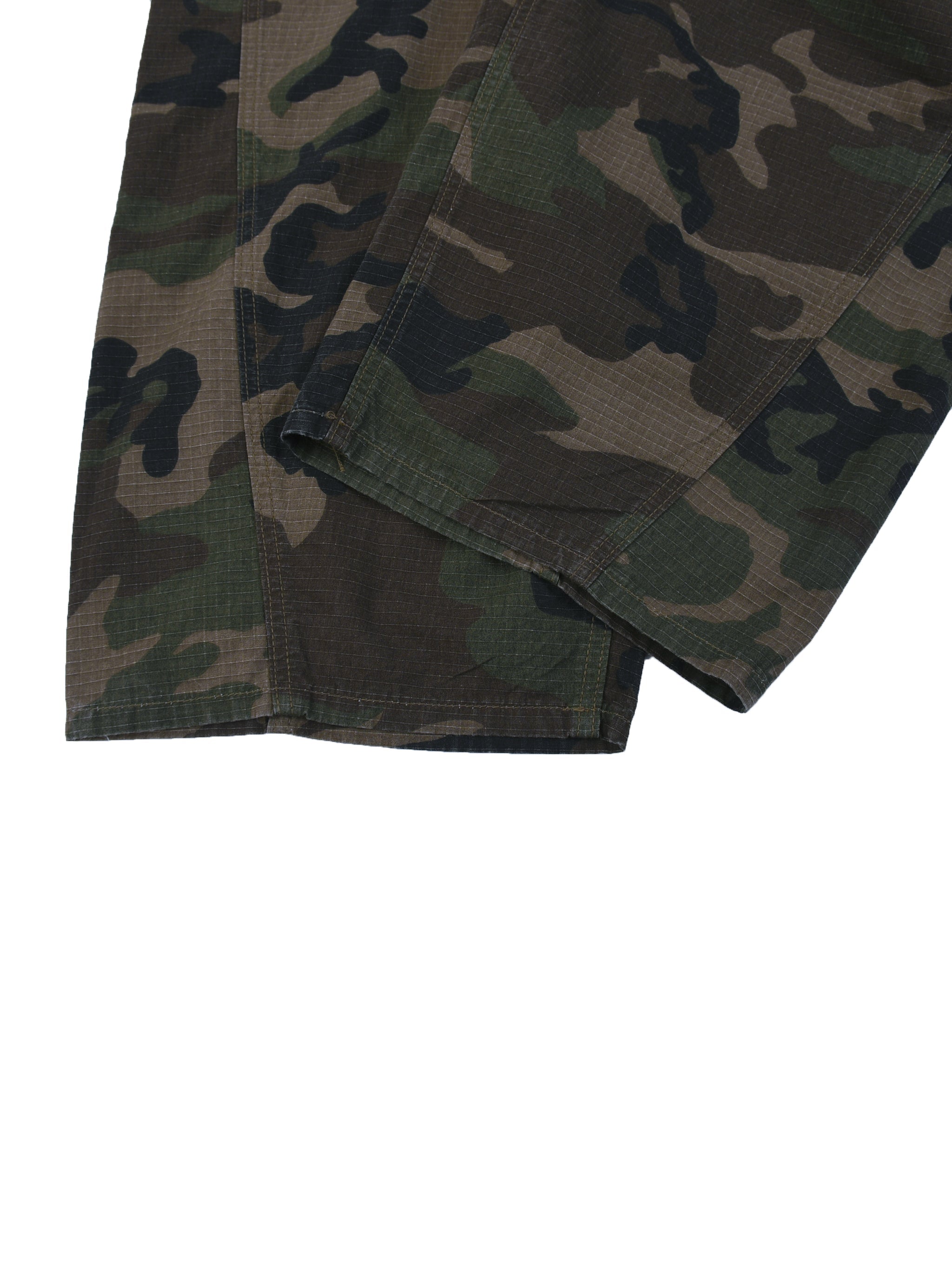 Men’s Camo Barrel Leg Cargo Pants - BLOOMORTAL